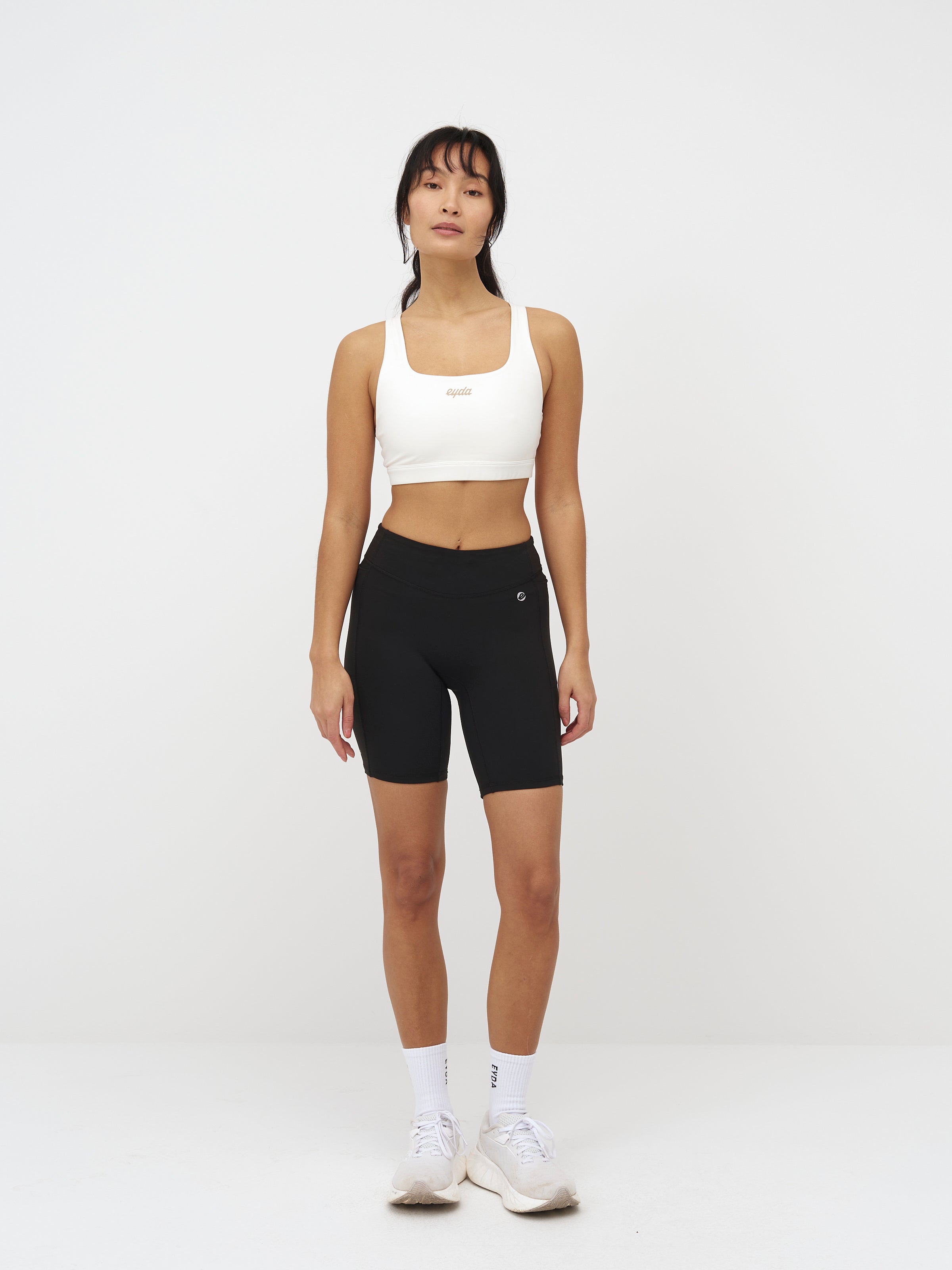 Jadie Complete Pocket Shorts 8"
